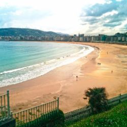 Paisaje de playa del Sardinero en Santander